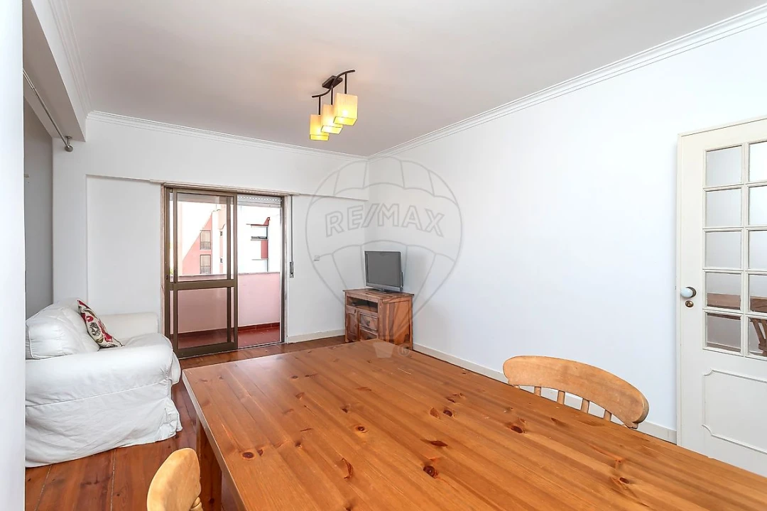Apartamento T2 para Venda em São Domingos de Rana Foto 7
