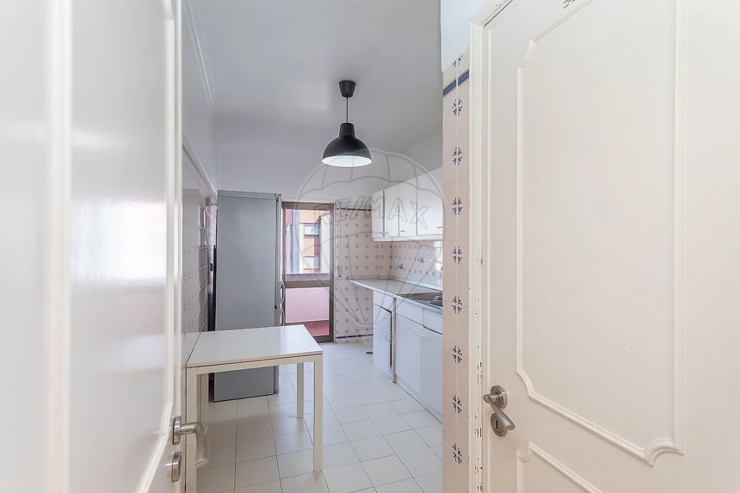 Apartamento T2 para Venda em São Domingos de Rana Foto 3
