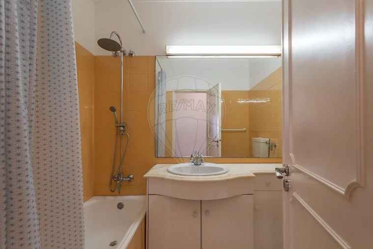 Apartamento T2 para Venda em São Domingos de Rana Foto 19