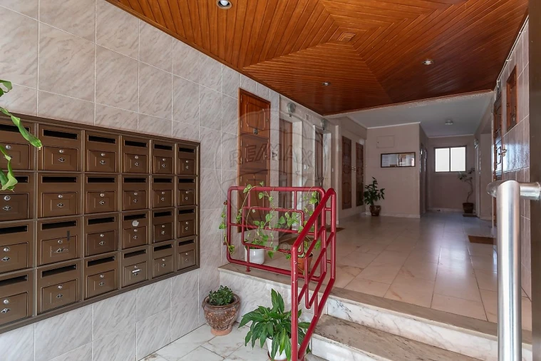Apartamento T2 para Venda em São Domingos de Rana Foto 32