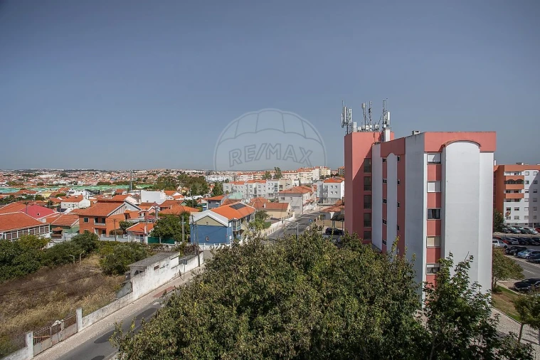 Apartamento T2 para Venda em São Domingos de Rana Foto 26