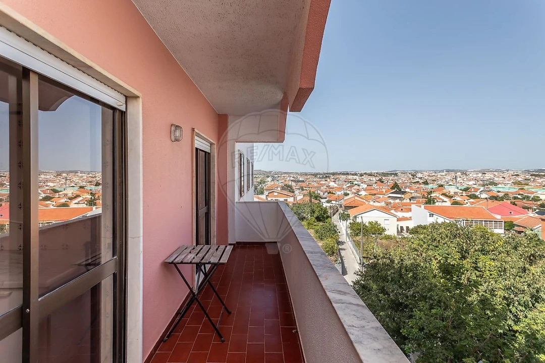 Apartamento T2 para Venda em São Domingos de Rana Foto 27
