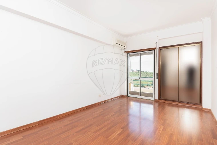 Apartamento T3 para Arrendamento em Arruda dos Vinhos Foto 6