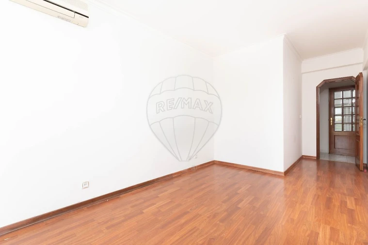 Apartamento T3 para Arrendamento em Arruda dos Vinhos Foto 2