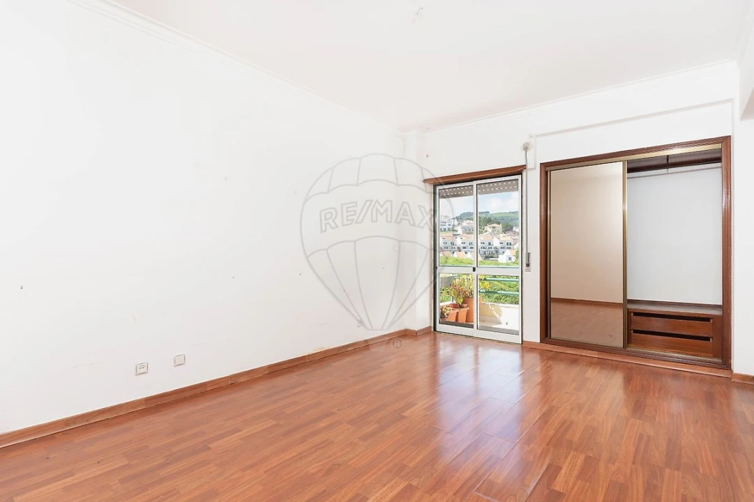 Apartamento T3 para Arrendamento em Arruda dos Vinhos Foto 4
