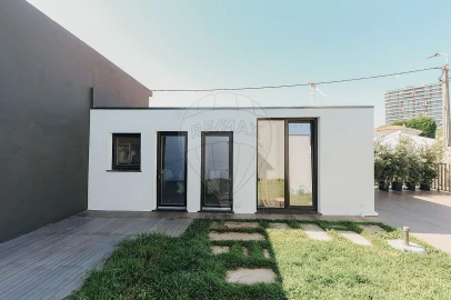 Moradia T3 para Venda em Santa Marinha e São Pedro da Afurada