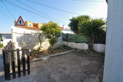 Moradia T2 para Venda em Carvoeira e Carmões