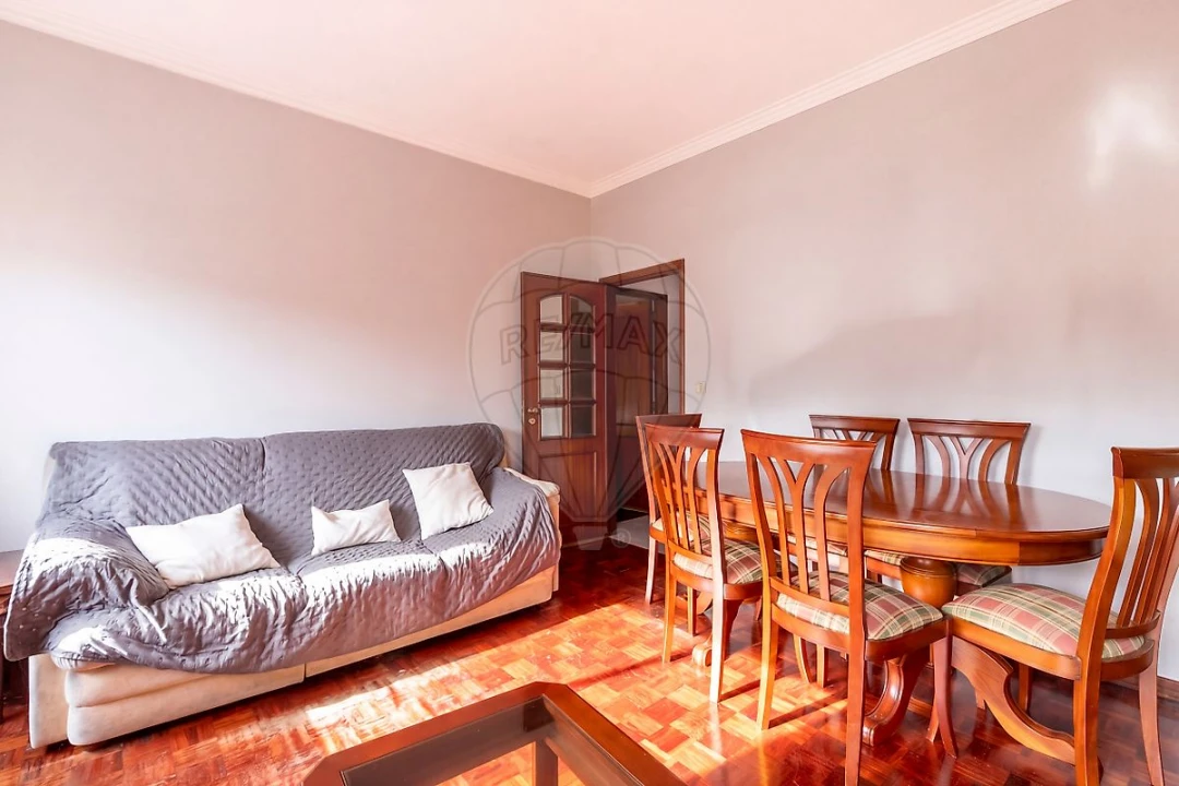 Apartamento T2 para Venda em Algueirão-Mem Martins Foto 2