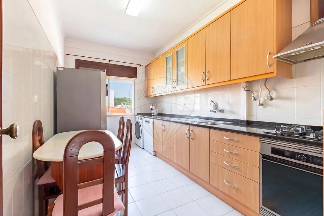 Apartamento T2 para Venda em Algueirão-Mem Martins Foto 1