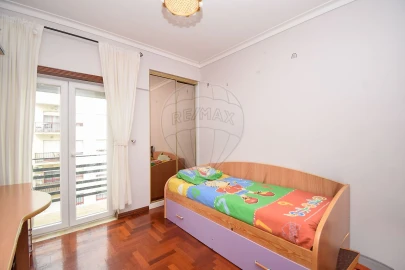 Apartamento T3 para Venda em Carregado e Cadafais