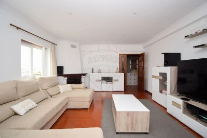 Apartamento T3 para Venda em Carregado e Cadafais