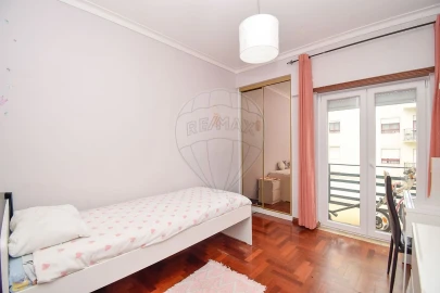 Apartamento T3 para Venda em Carregado e Cadafais