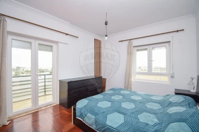 Apartamento T3 para Venda em Carregado e Cadafais