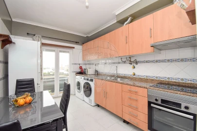 Apartamento T3 para Venda em Carregado e Cadafais