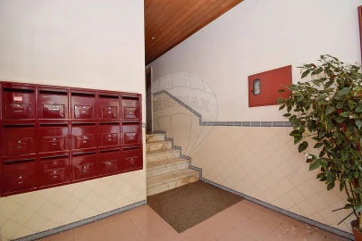 Apartamento T3 para Venda em Carregado e Cadafais