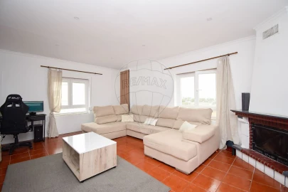 Apartamento T3 para Venda em Carregado e Cadafais