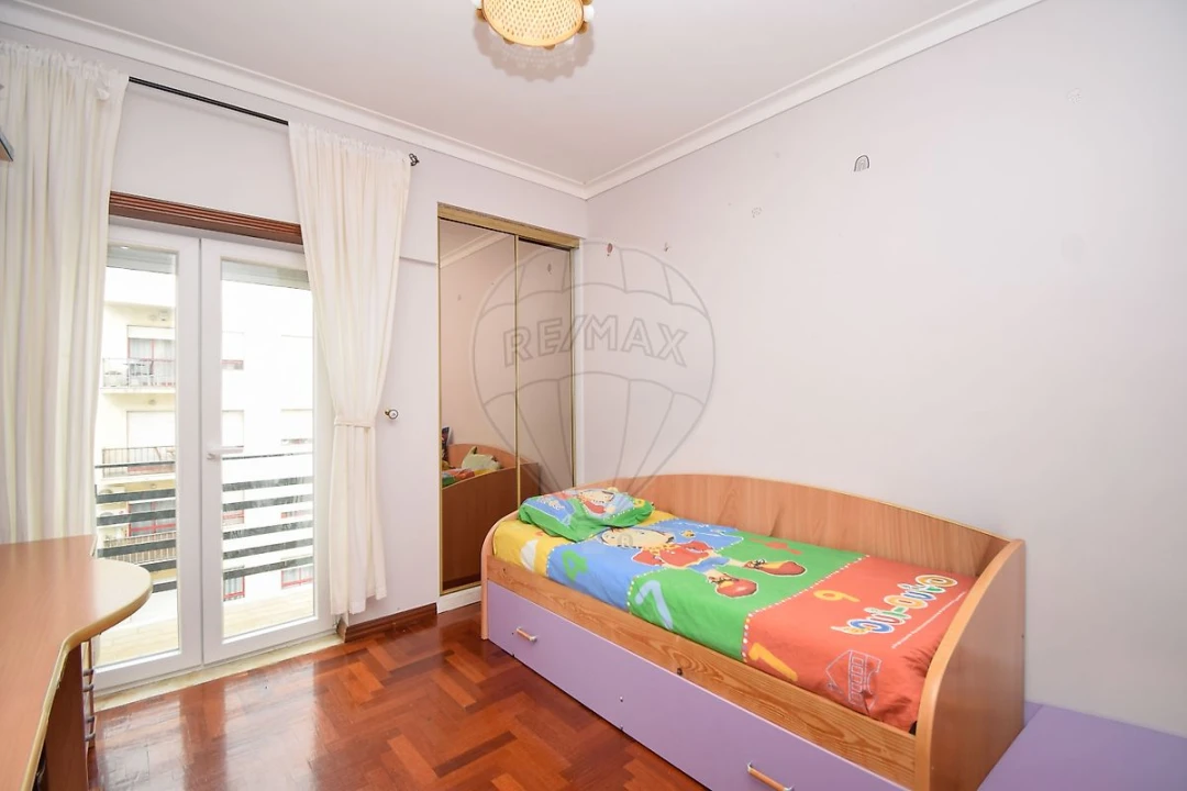 Apartamento T3 para Venda em Carregado e Cadafais Foto 11