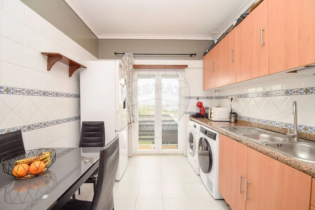 Apartamento T3 para Venda em Carregado e Cadafais Foto 17