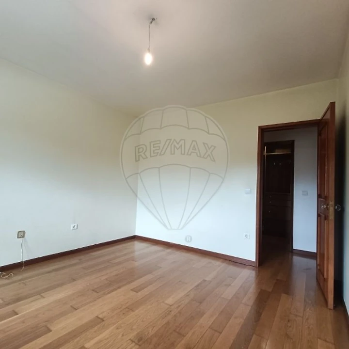 Apartamento T3 para Arrendamento em Eixo e Eirol Foto 4