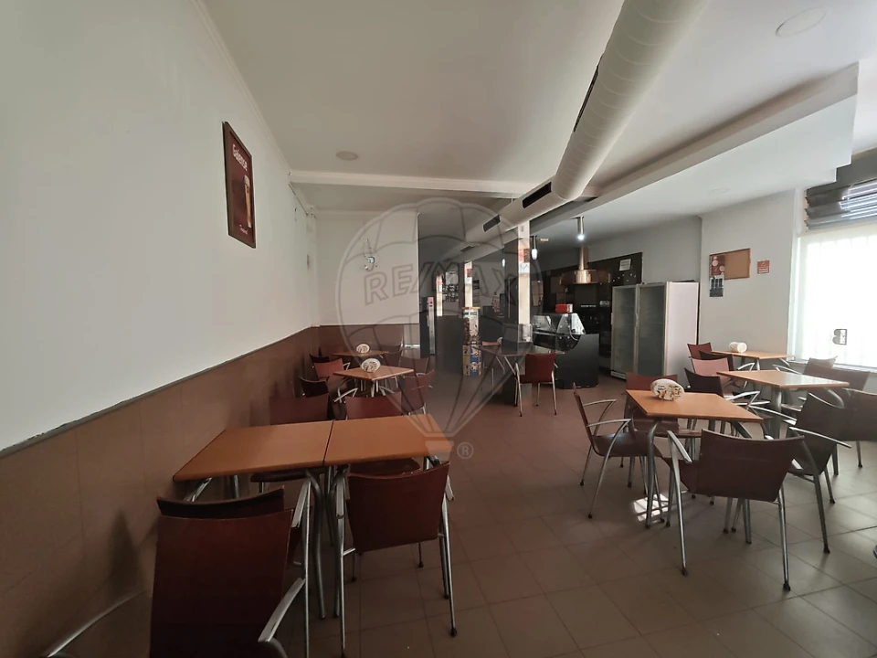 Negócio para Venda em Vilar de Andorinho Foto 1