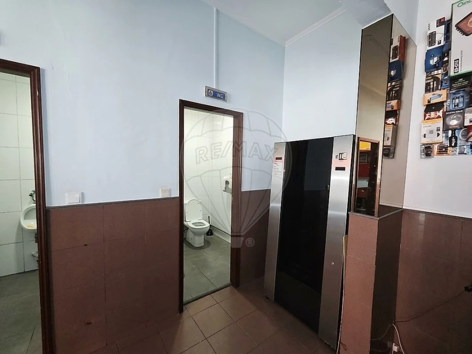 Negócio para Venda em Vilar de Andorinho Foto 4