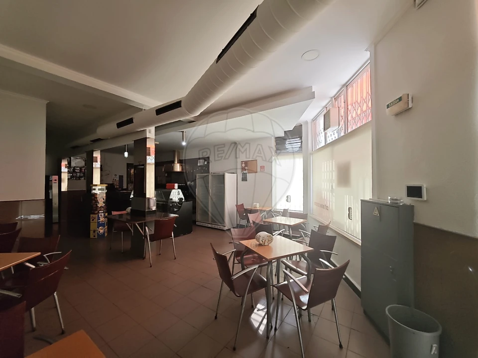 Negócio para Venda em Vilar de Andorinho Foto 2