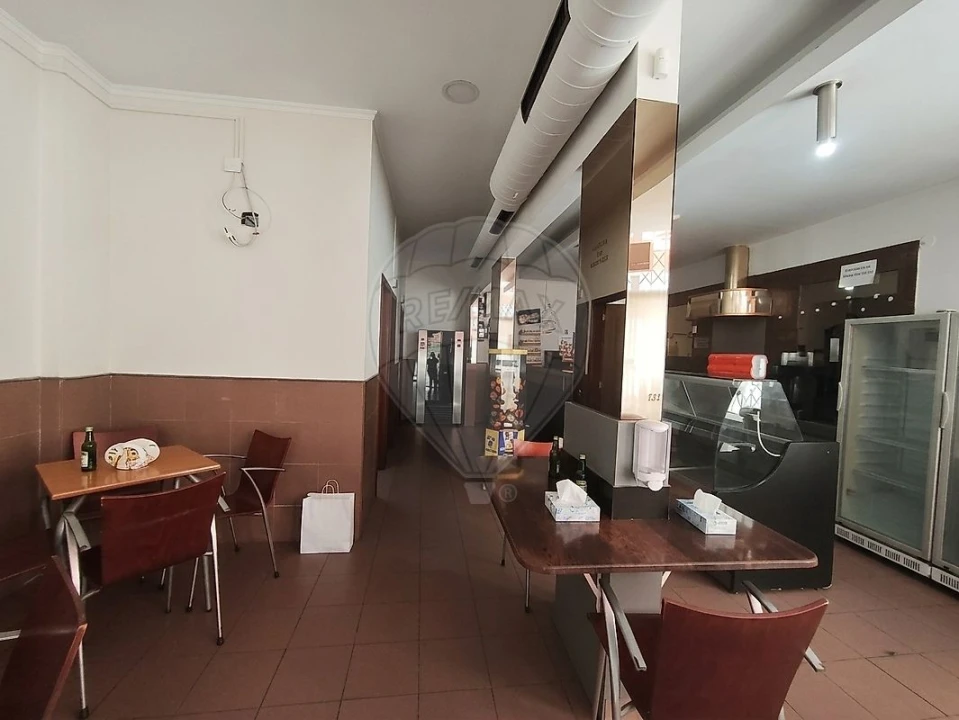 Negócio para Venda em Vilar de Andorinho Foto 3