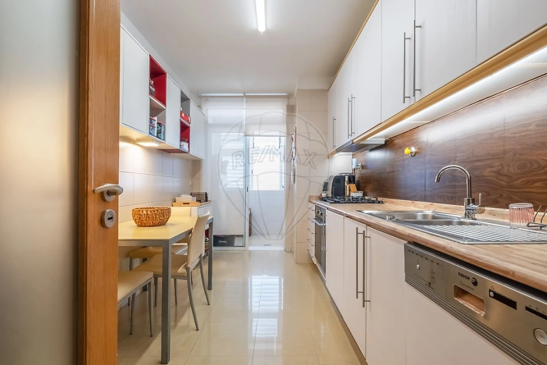 Apartamento T4 para Venda em Ramalde Foto 13