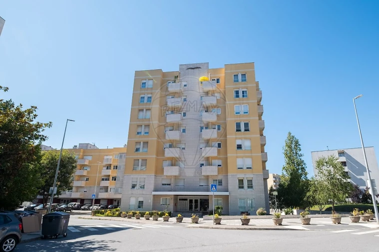 Apartamento T4 para Venda em Ramalde Foto 2