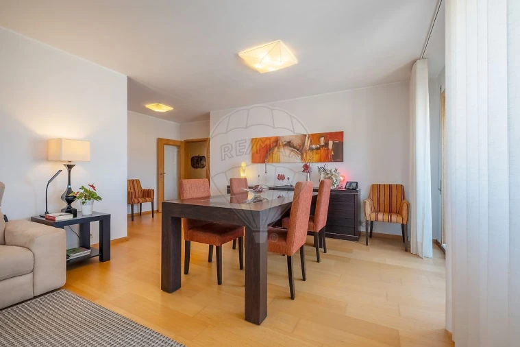 Apartamento T4 para Venda em Ramalde Foto 3
