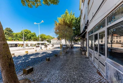 Negócio para Venda em Almada, Cova da Piedade, Pragal e Cacilhas