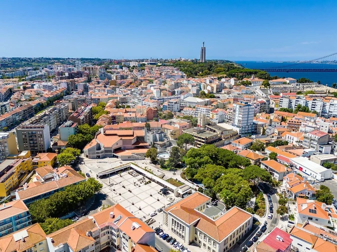 Negócio para Venda em Almada, Cova da Piedade, Pragal e Cacilhas Foto 8