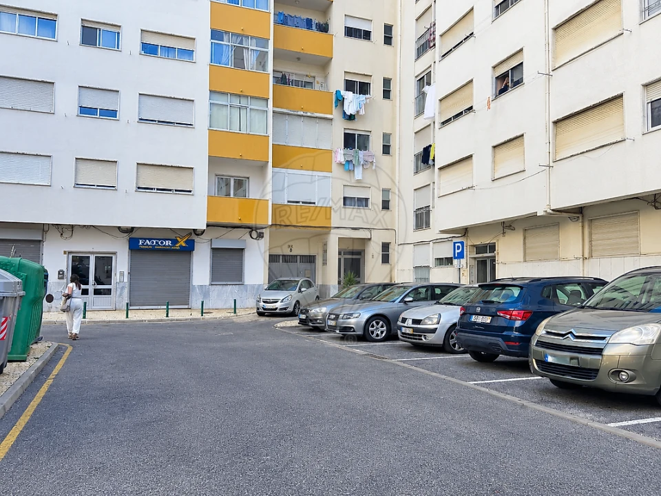 Apartamento T2 para Venda em Massamá e Monte Abraão Foto 3