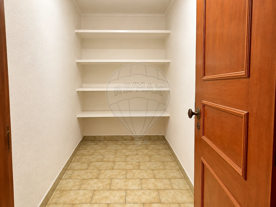 Apartamento T2 para Venda em Massamá e Monte Abraão Foto 6