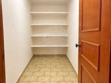 Apartamento T2 para Venda em Massamá e Monte Abraão