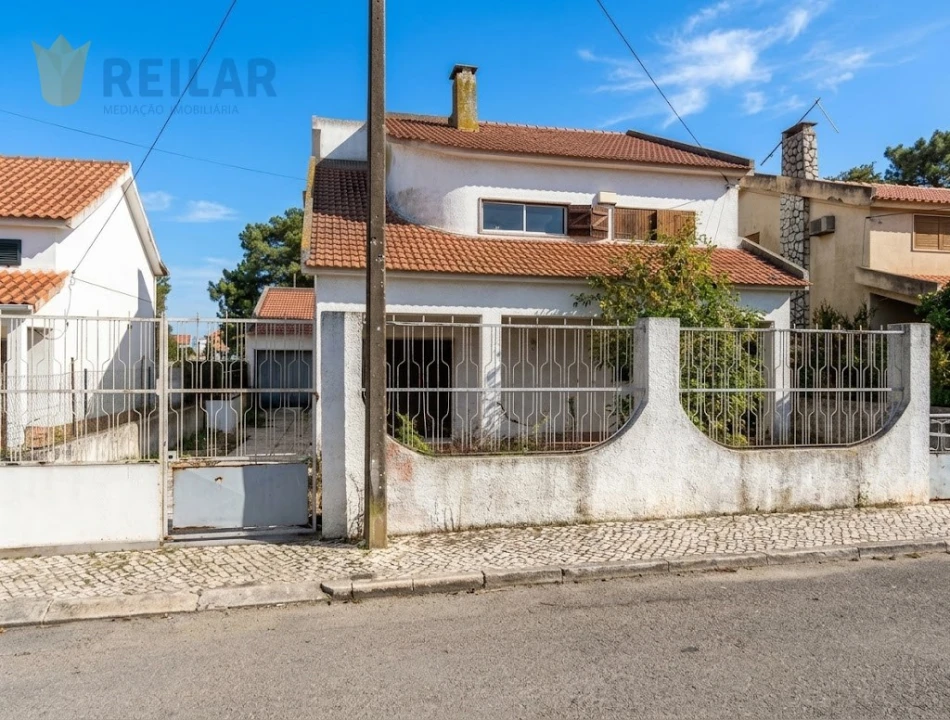 Moradia T5 para Venda em Charneca de Caparica e Sobreda Foto 1