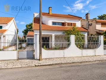 Moradia T5 para Venda em Charneca de Caparica e Sobreda