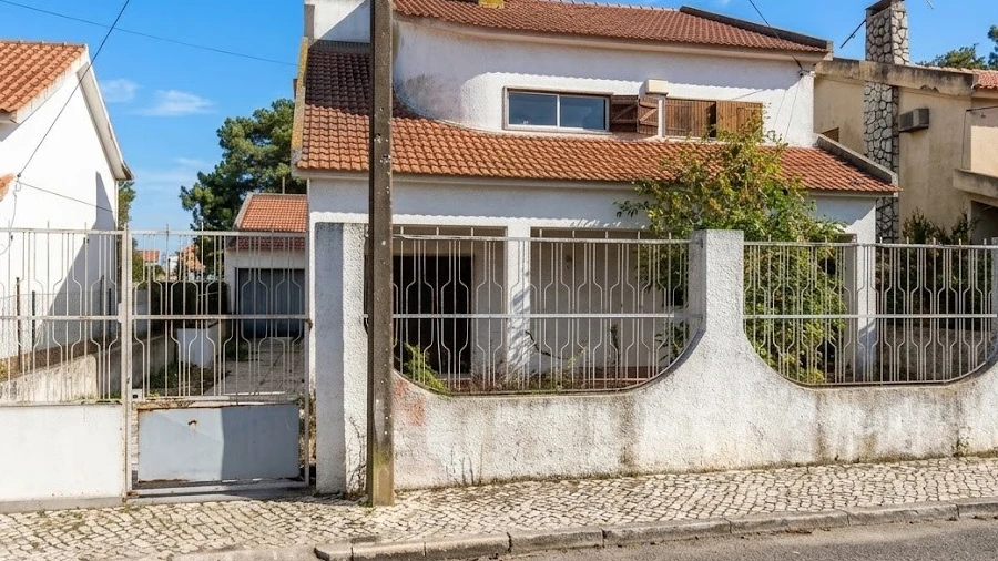 Moradia T5 para Venda em Charneca de Caparica e Sobreda