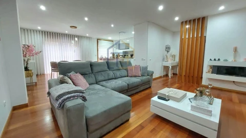 Apartamento T3 para Venda em Póvoa de Varzim, Beiriz e Argivai