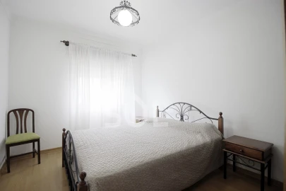 Moradia T3 para Venda em Estômbar e Parchal