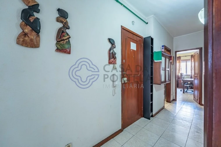 Apartamento T2 para Venda em Cidade da Maia Foto 3