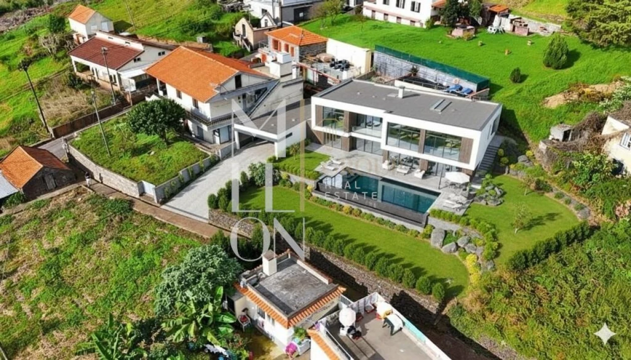 Moradia T2 para Venda em Arco da Calheta Foto 33