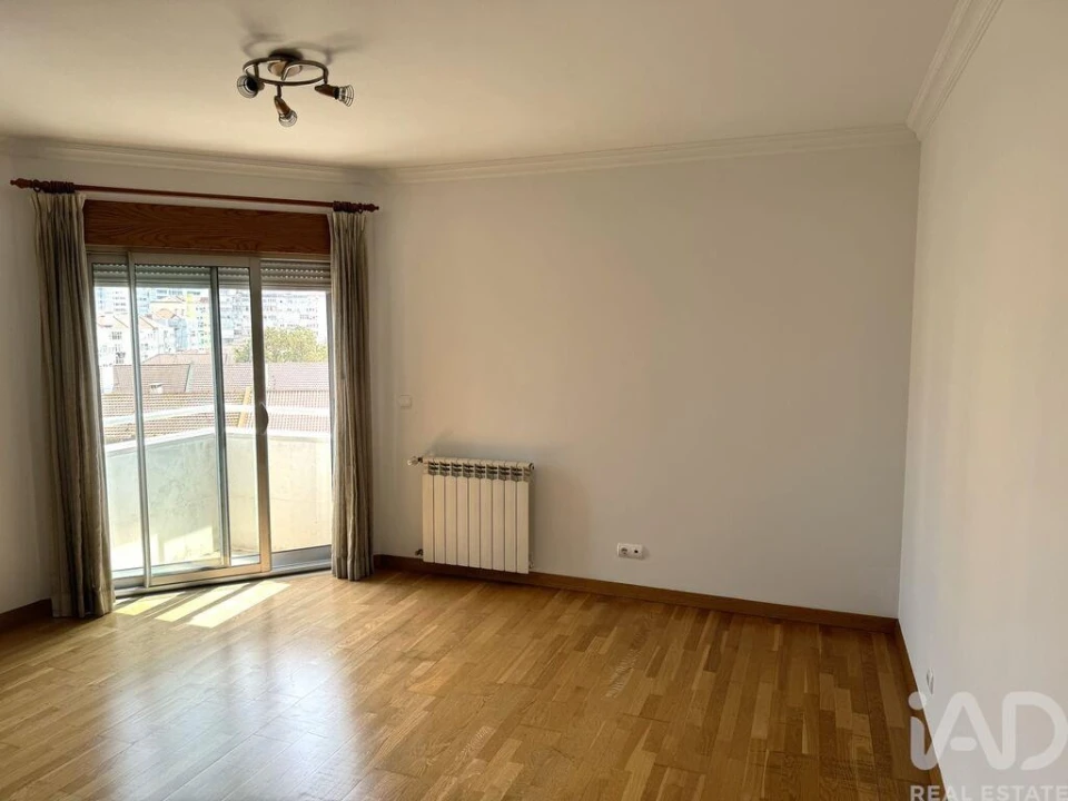 Apartamento T1 para Arrendamento em Alvalade Foto 3