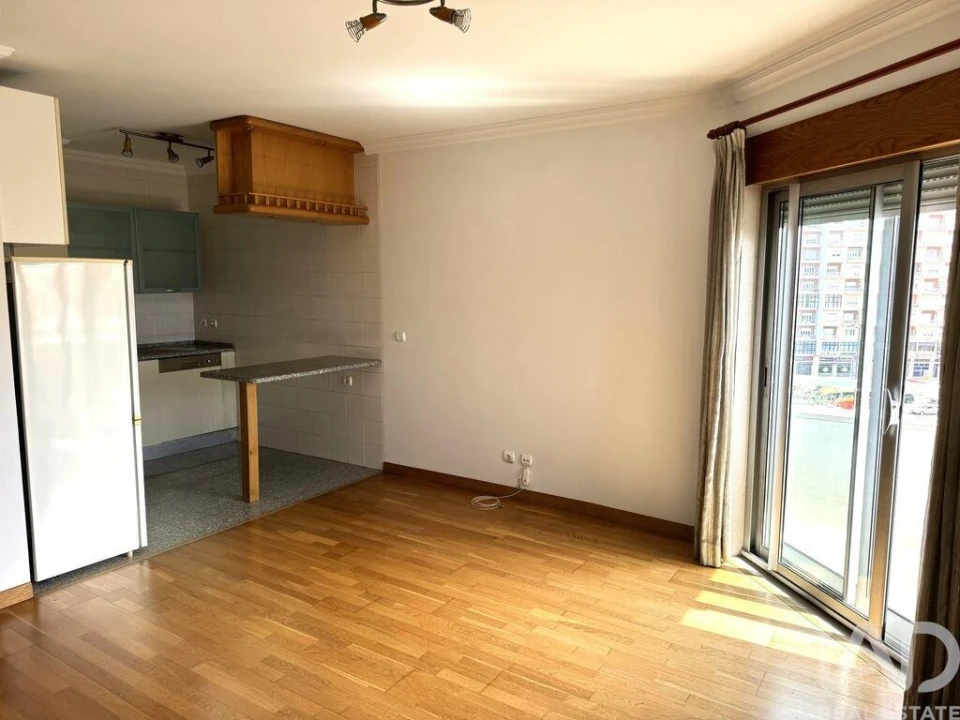 Apartamento T1 para Arrendamento em Alvalade Foto 5