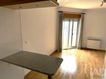 Apartamento T1 para Arrendamento em Alvalade