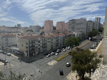 Apartamento T1 para Arrendamento em Alvalade