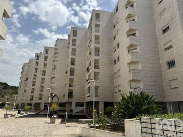 Apartamento T1 para Arrendamento em Alvalade