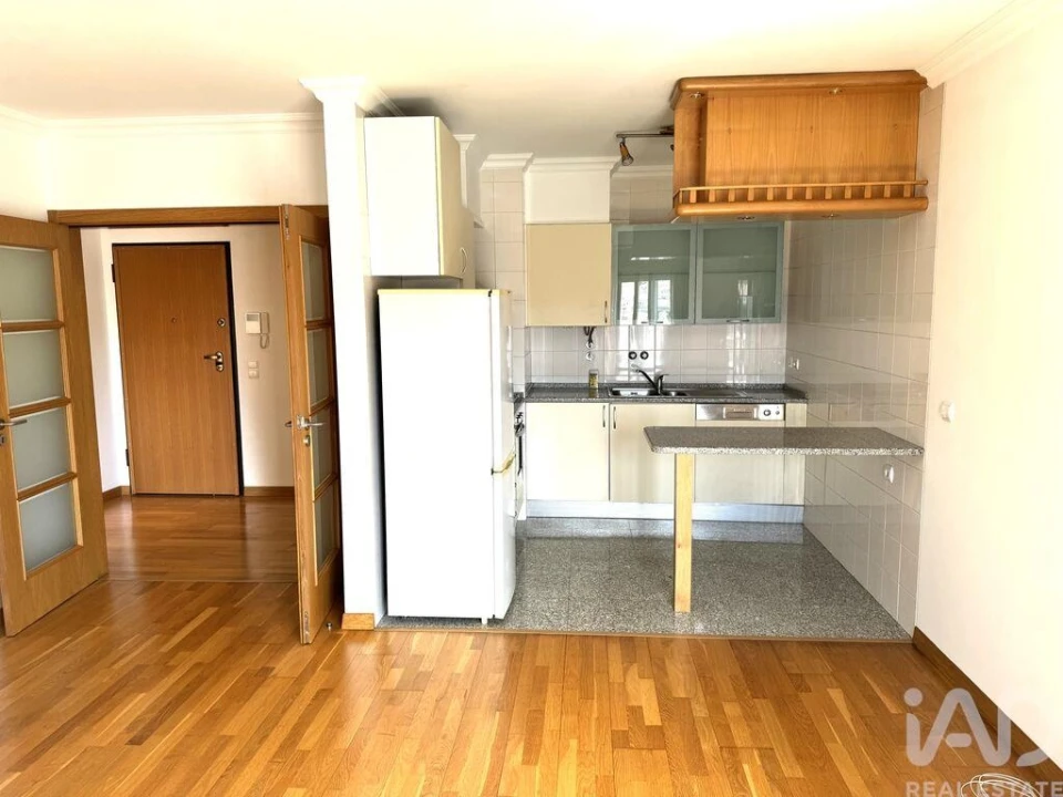 Apartamento T1 para Arrendamento em Alvalade Foto 6
