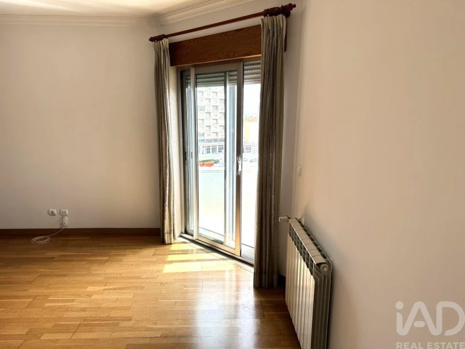 Apartamento T1 para Arrendamento em Alvalade Foto 4