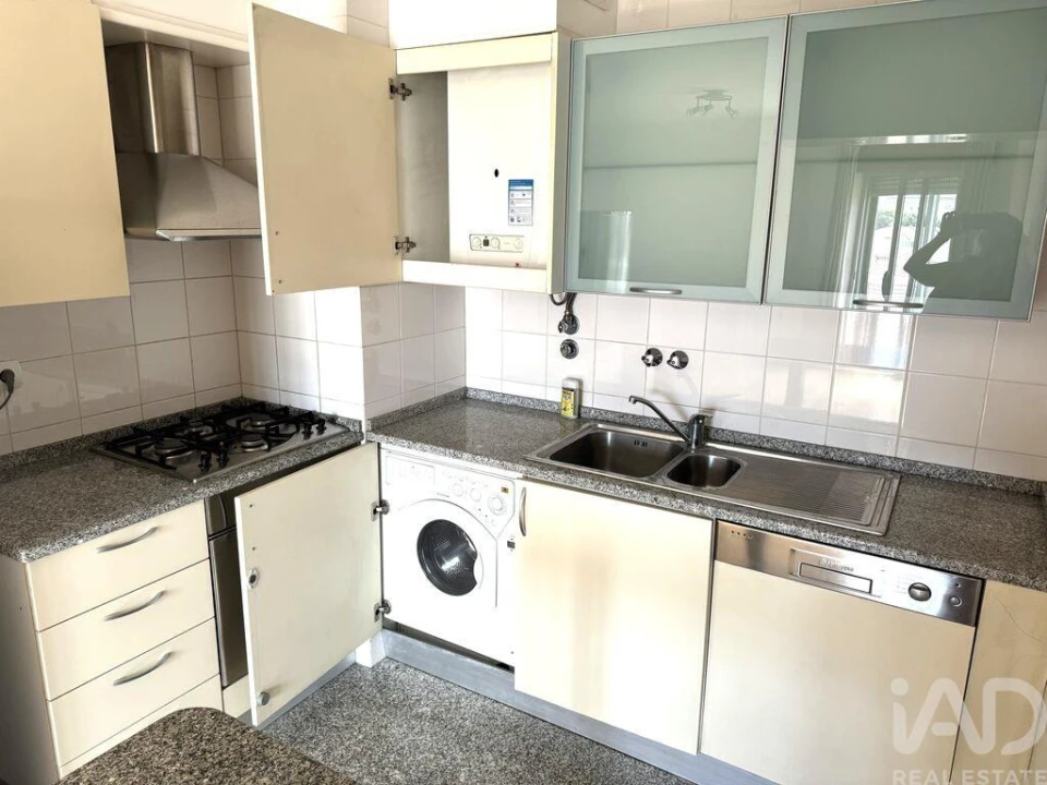 Apartamento T1 para Arrendamento em Alvalade Foto 8